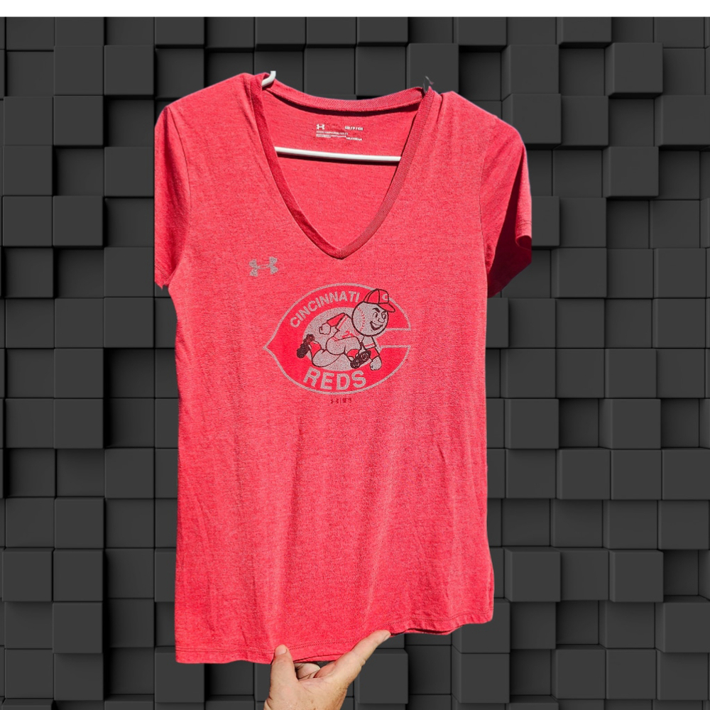 Women's Under Armour Cincinnati Reds T-Shirt Size S